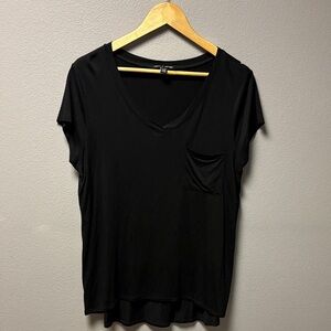 Cable & Gauge Black V-Neck Short Sleeve Top